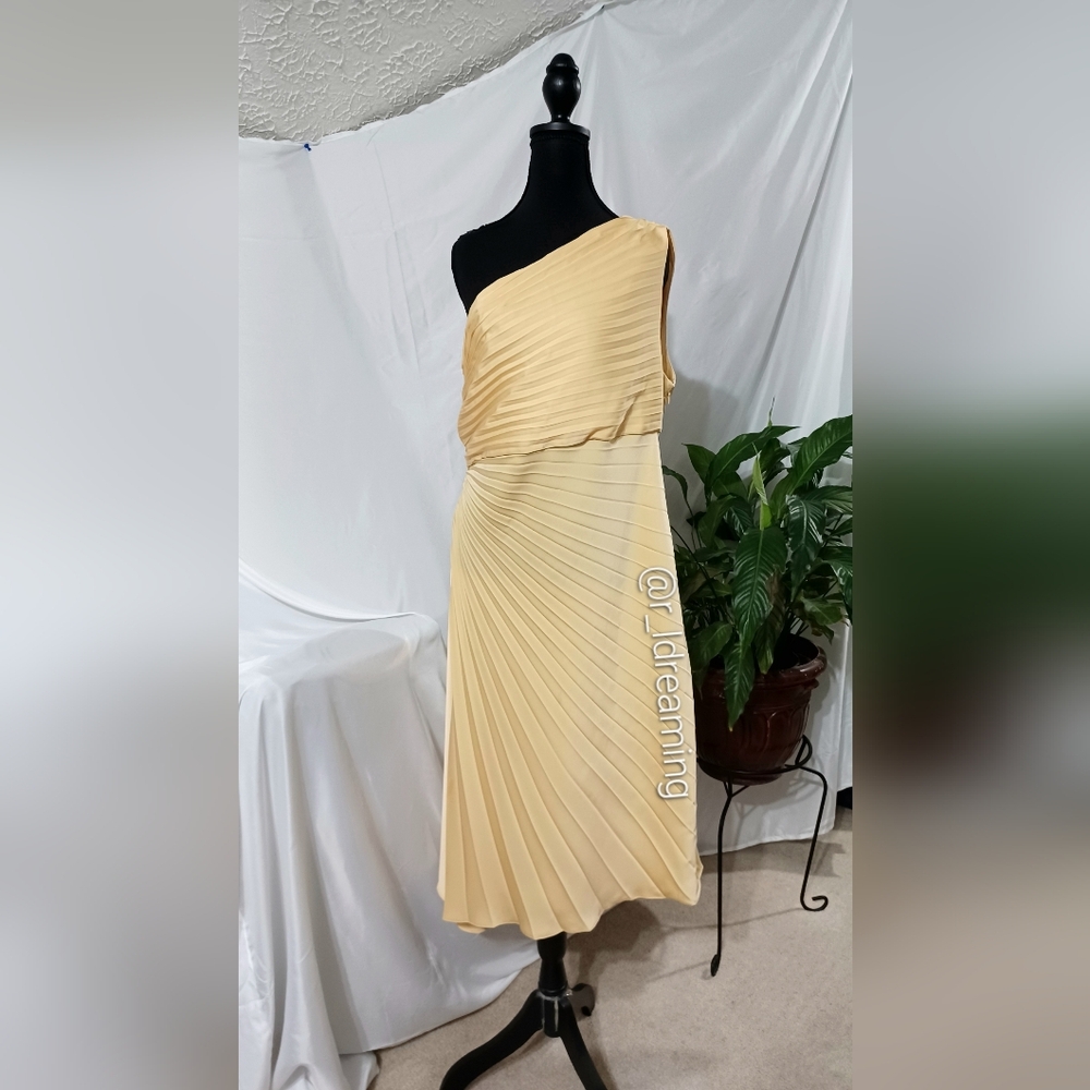 NWT One-Shoulder Pleated Midi Dress Size 14 in Golden Rattan By Banana Republic